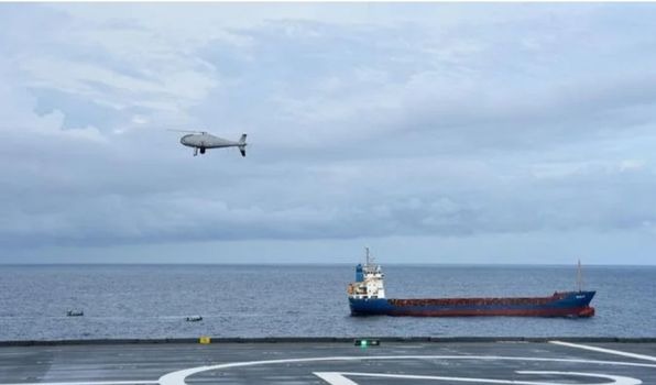 Une équipe du porte-hélicoptères amphibie (PHA) Dixmude est intervenue à bord du cargo Najlan 