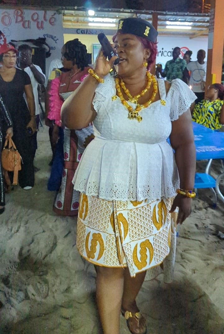 [Tournée de dédicace] Geny Kwess rapproche son public à Koumassi autour de « N’Soumi Gnamien »