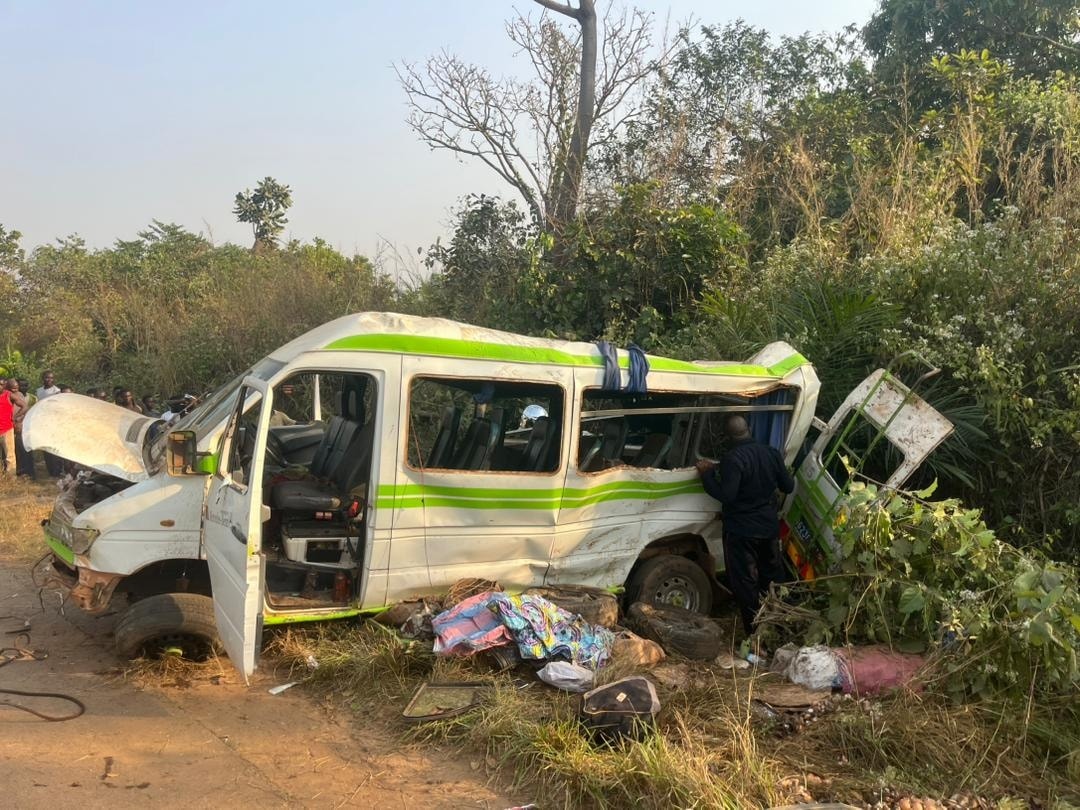 [Brobo] Un mort et 17 blessés dans un grave accident de la route