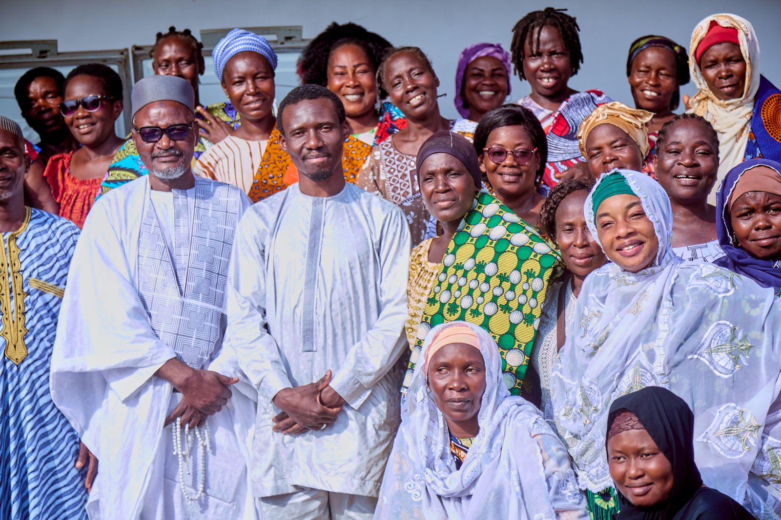 [Assenzé] LTE Groupe célèbre les femmes par un don de 400 complets de pagnes