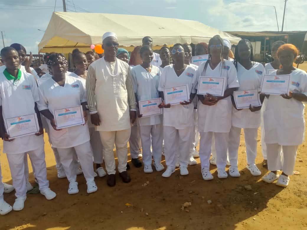 [Côte d’Ivoire – Santé] Ouragahio : l’Institut 21AH célèbre 26 diplômés de sa 4ᵉ promotion en santé, pharmacie et délégation médicale