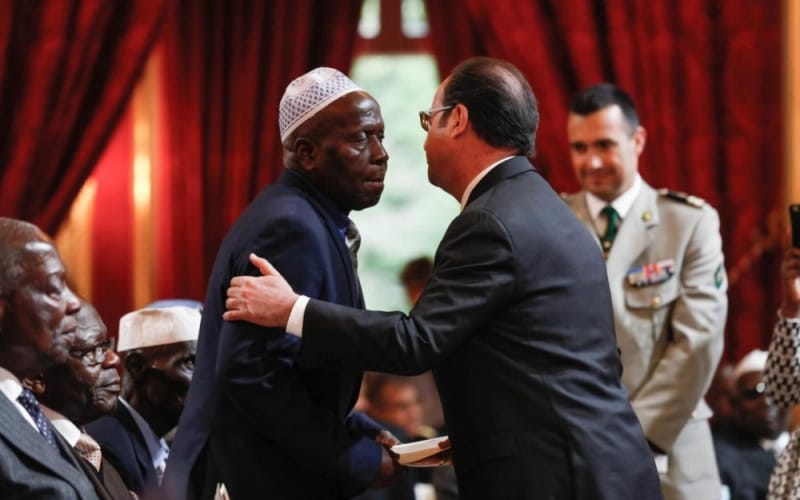 6857259_hollandeaccolade_1000x625