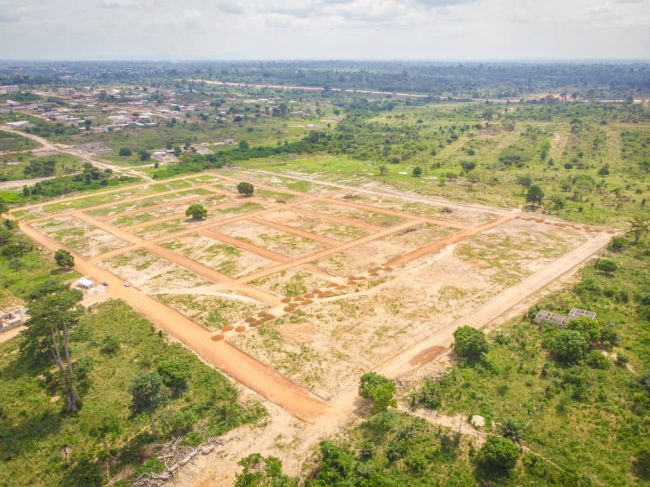 terrains qui varient entre 200 m2 et 500 m2 en pleine ville de Yamoussoukro