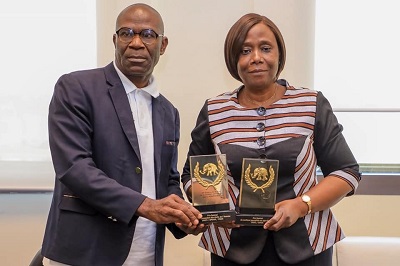 [Ebony 2021] La secrétaire d’État Clarisse Slaha Kayo Mahi félicite Sériba Koné