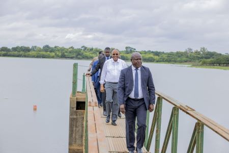 [Hydro-Agriculture] Le Premier ministre, Patrick ACHI, pose la première pierre du barrage de Sologo et s’enquiert des travaux du barrage de Solomougou à Korhogo