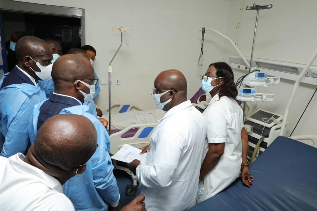 Le ministre Pierre Dimba procède à la remise de matériels médicaux au service d’ophtalmologie au CHR d’Agboville