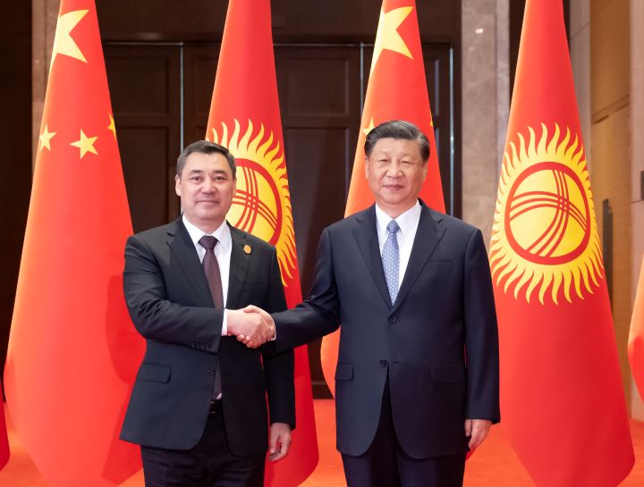 Xi Jinping s’entretient avec le président kirghize