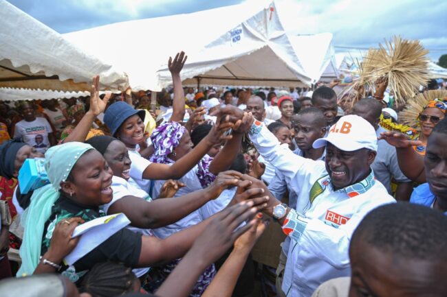 Adama Bictogo lors de de l’un ses meeting dans l’un des sous-quartiers de Yopougon