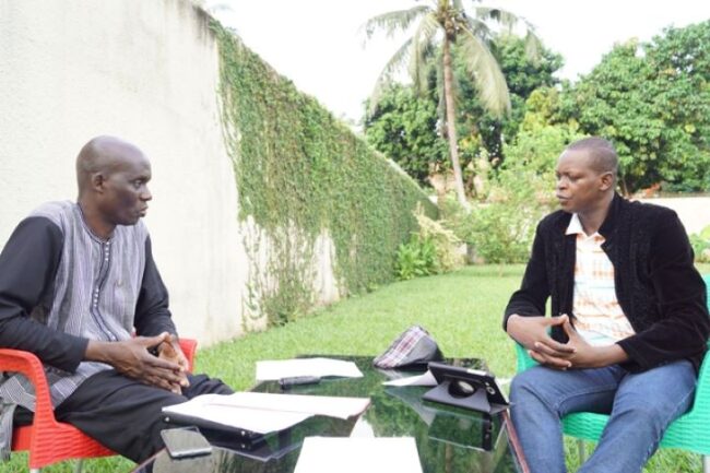 L’Ambassadeur Mahamadou ZONGO en pleine interview avec le journaliste Alexandre Lebel ILBOUDO en 2019. Ph.Dr.