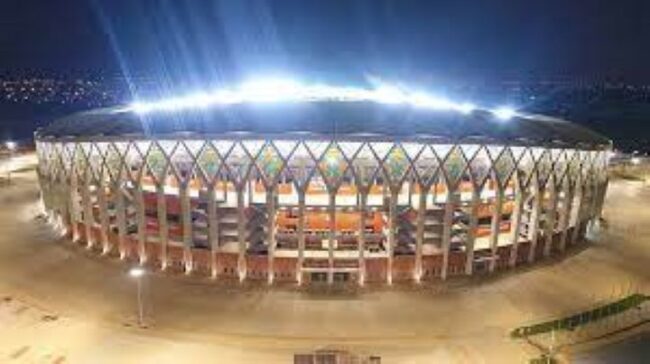 Le stade d'Ebimpé, un véritable jotau architectural au coeur d'une polémique. Ph.Dr.